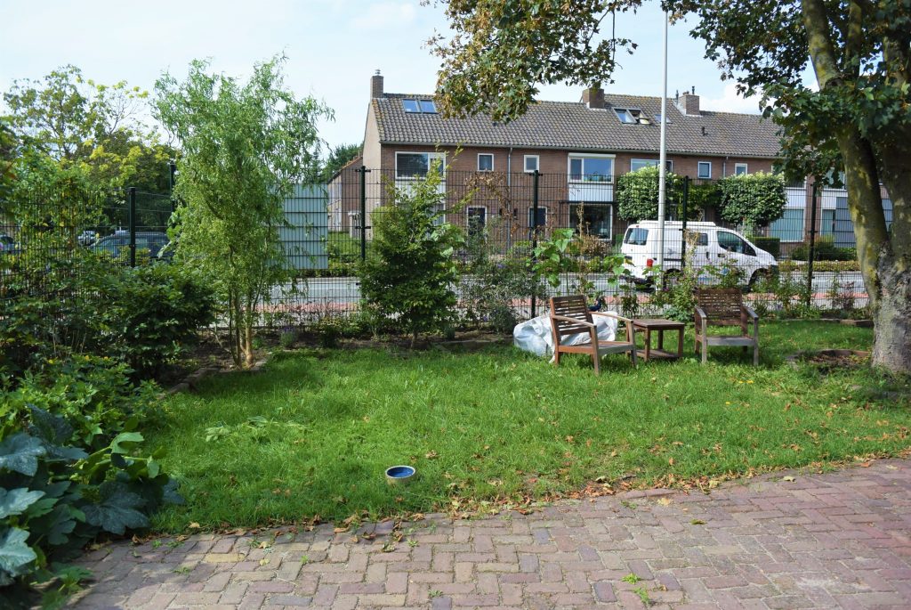 Oude situatie van de tuin en terrein bij Egelopvang