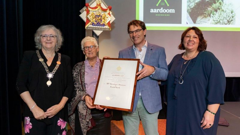 Feest! Aardoom Hoveniers is hofleverancier