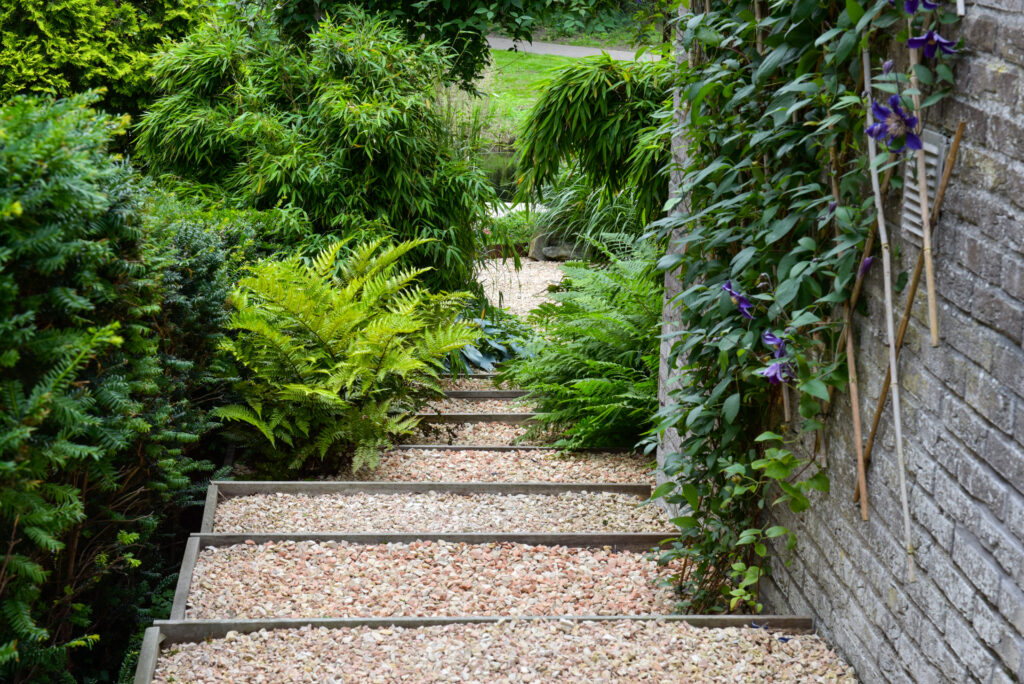 tuintrap aan zijkant woning